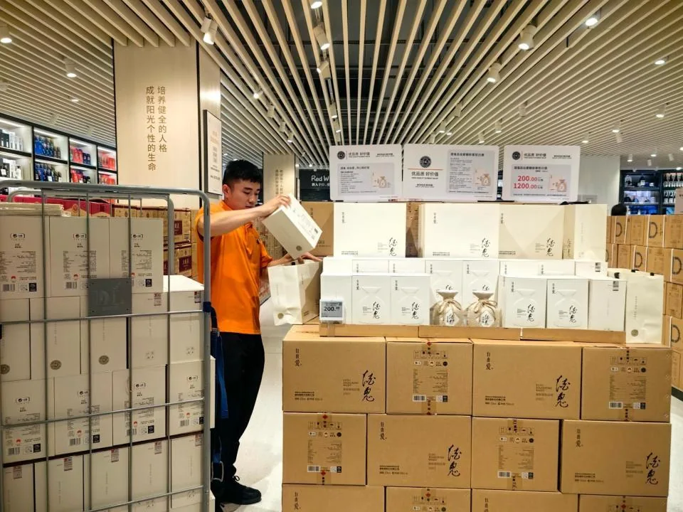 Jiugui Liquor cuts 447 dealers, launches 65-yuan product amid price recovery push