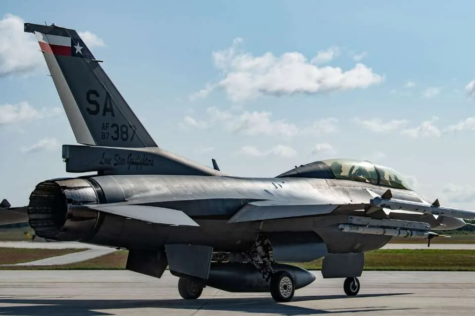 Texas Air National Guard F-16 crashes in Michigan; pilot ejects safely after possible bird strike