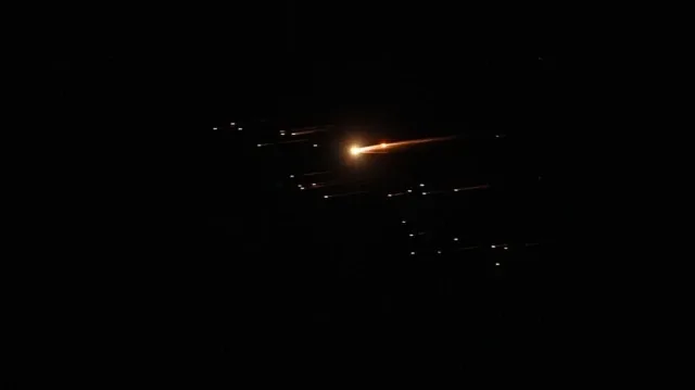 Houthis report 26 Saudi airstrikes in 24 hours; government forces claim hundreds of strikes