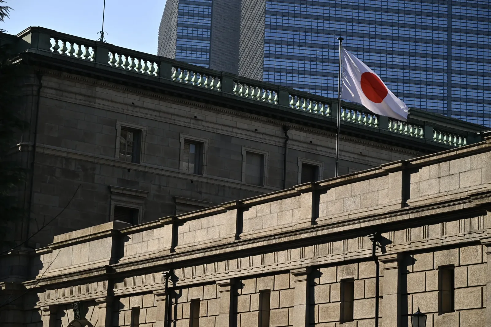 Japan's 5-Year Bond Yield Hits Record 2.400% as Yields Surge Across Maturities