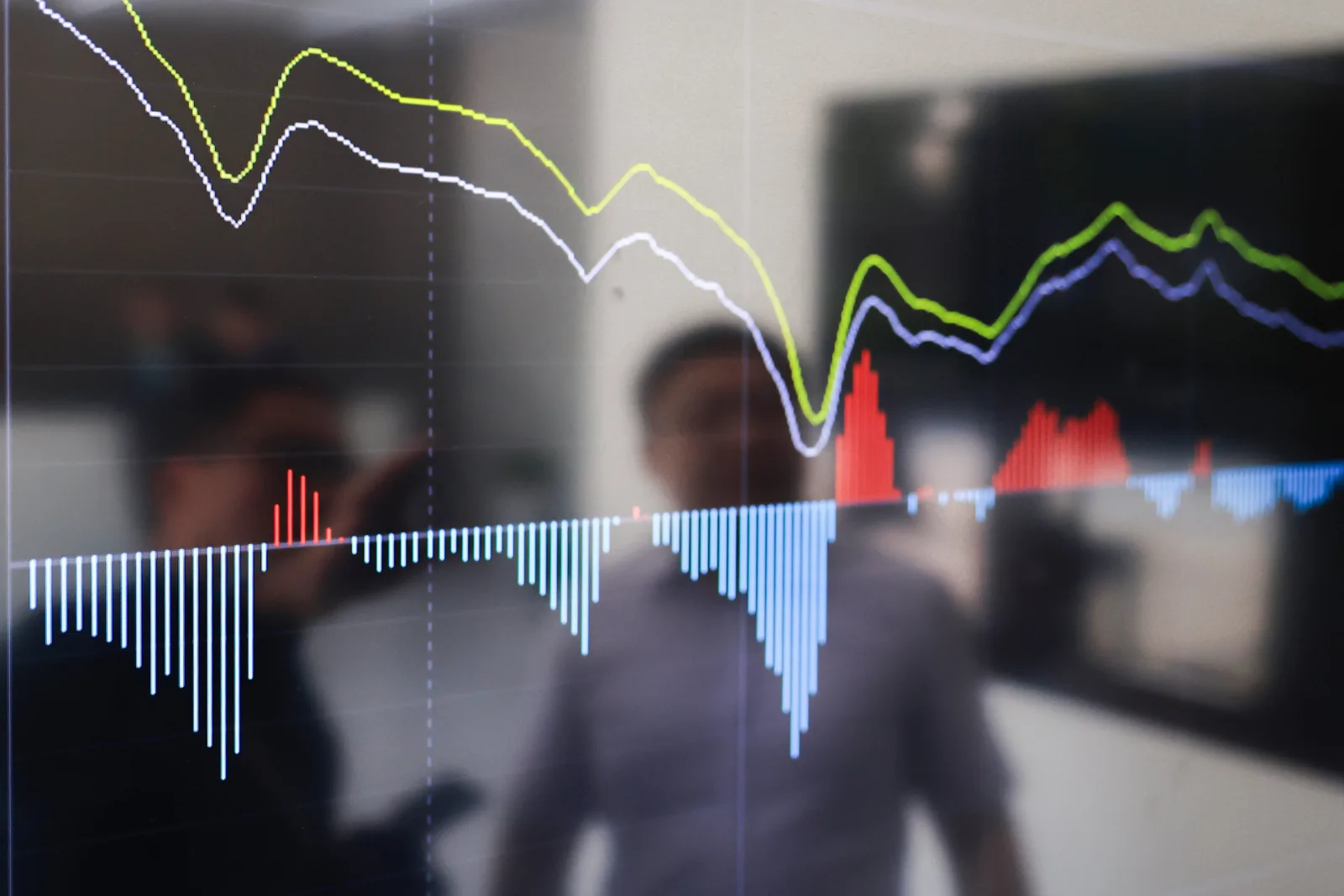 Chinese A-shares rally as media, electronics, computer stocks hit daily limit-up