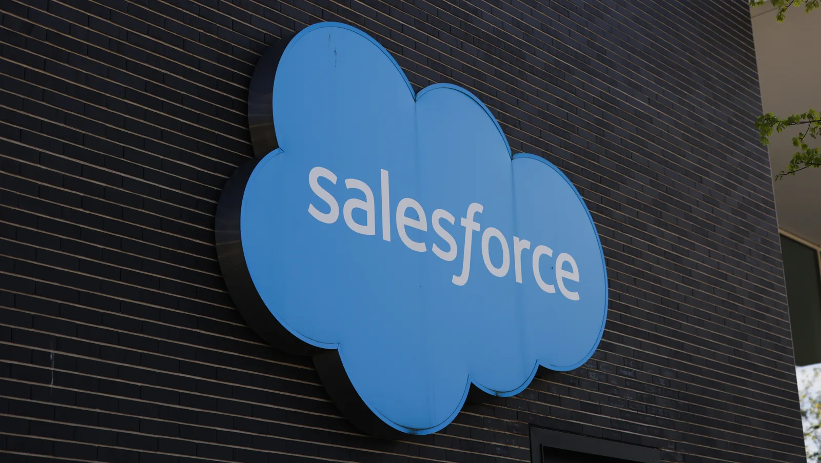Multiple banks raise Salesforce price targets, with Stifel setting highest at $300