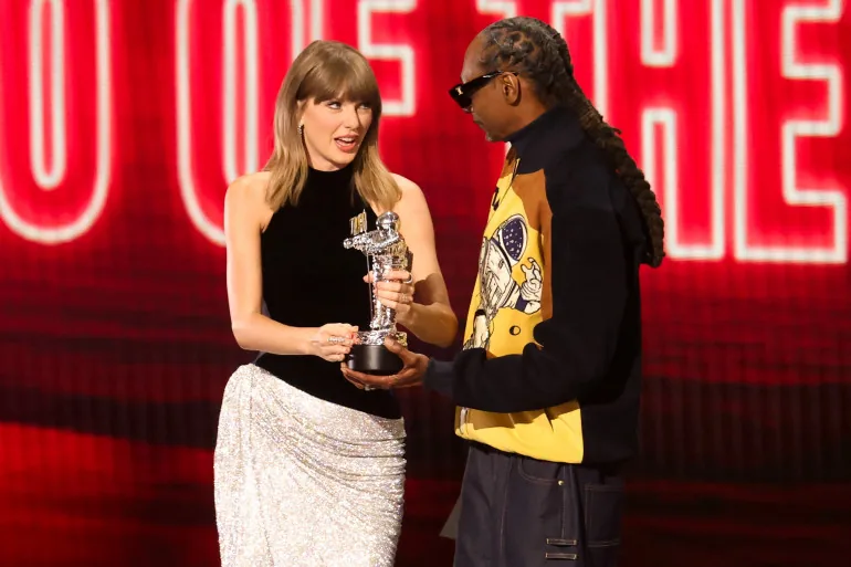 Taylor Swift becomes most-awarded artist in MTV VMAs history; Madonna wins 7 awards