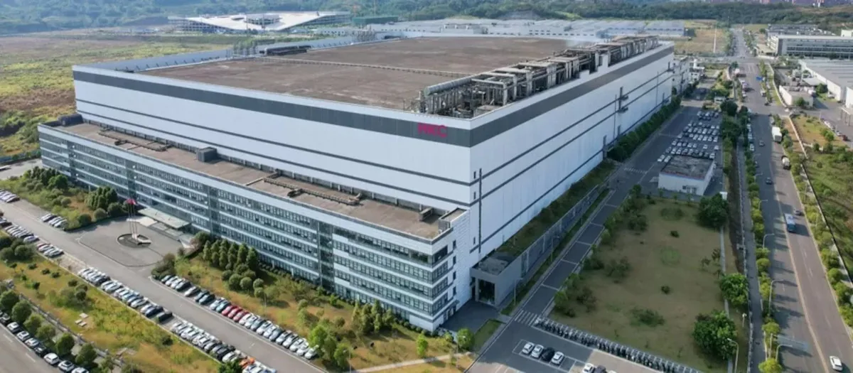Chinese panel makers cut output, raise prices as global LCD utilization falls to 80%