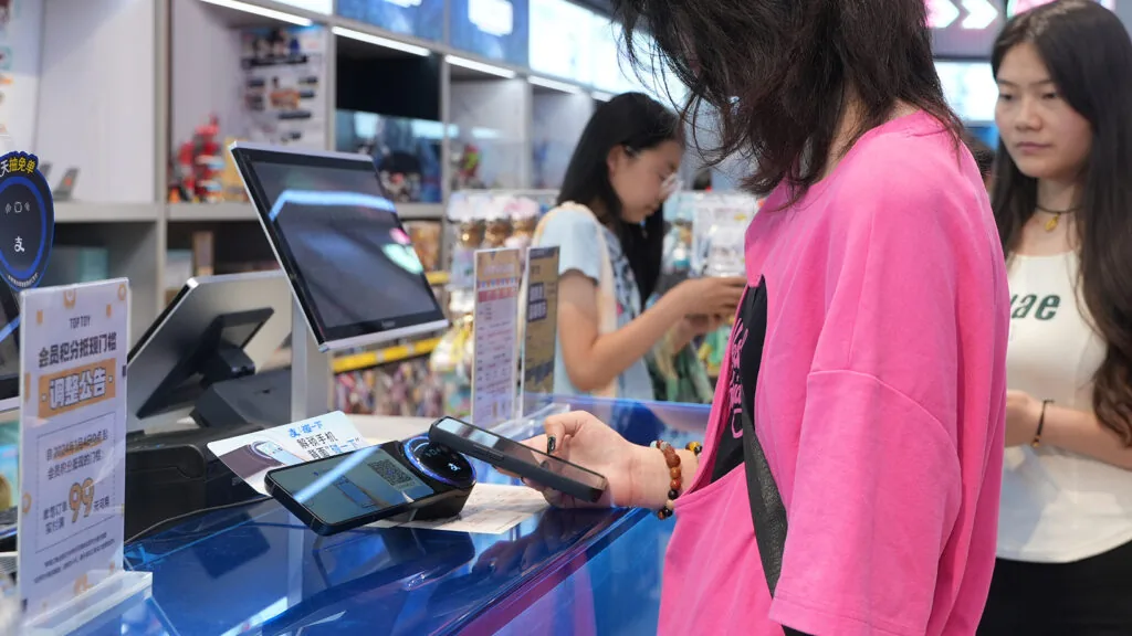 Spring Airlines and Alipay sign strategic deal for NFC tap payments and AI travel services