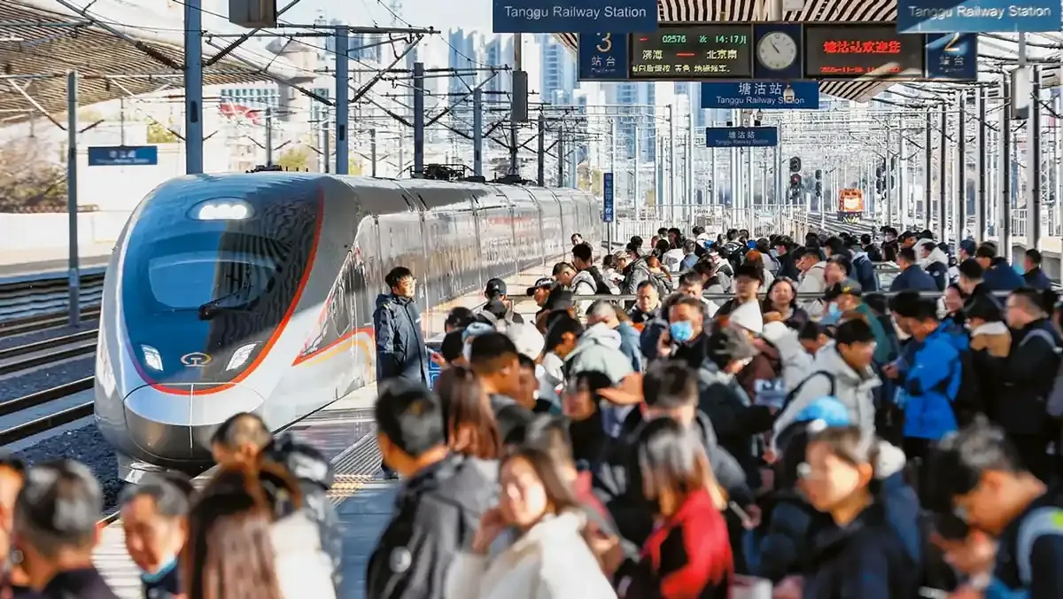 China Railway sets single-day ticket sales record of 29.737 million amid holiday travel surge