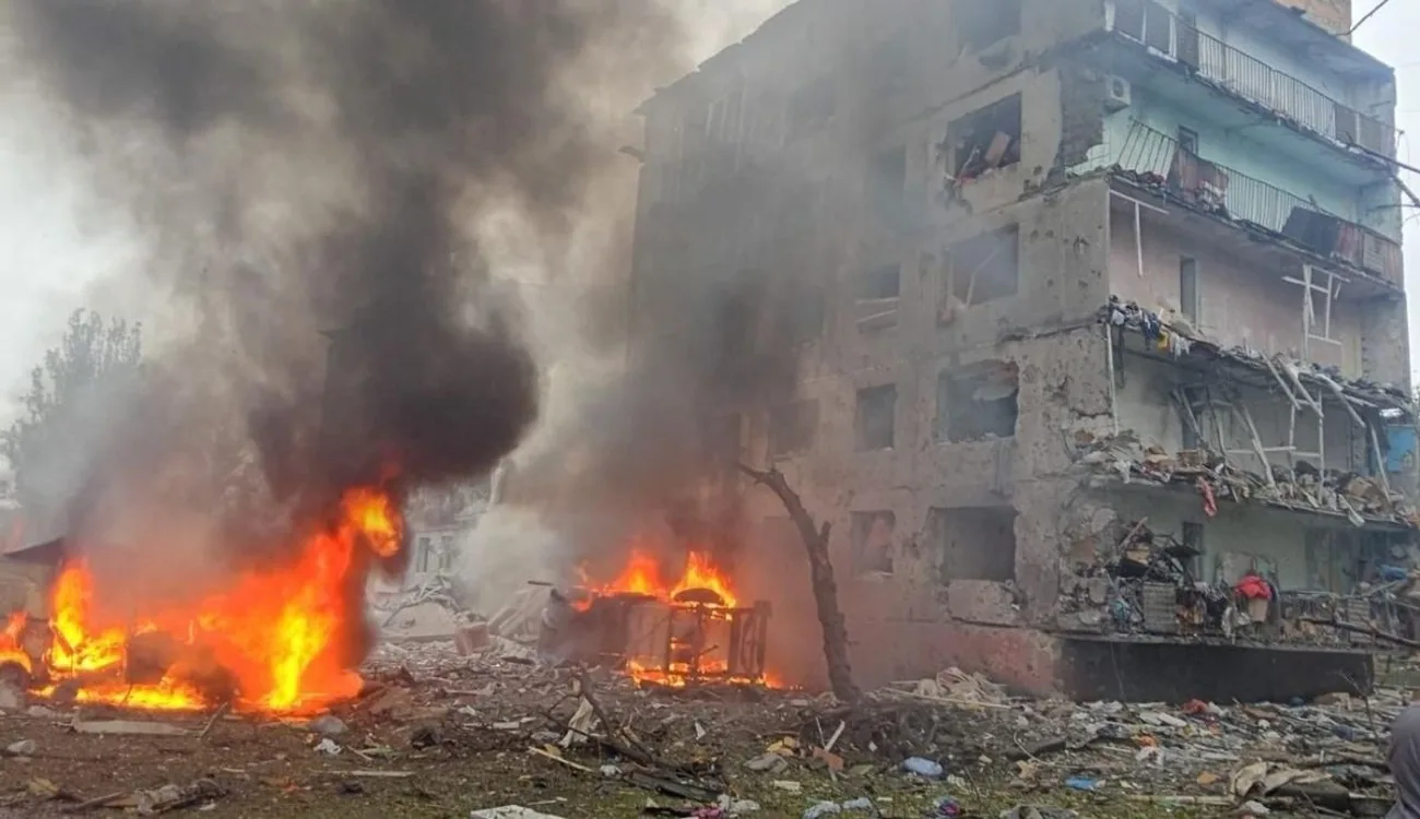 Russian airstrikes kill 5, wound 31 in Kyiv; Zelensky urges US and Europe to enforce sanctions