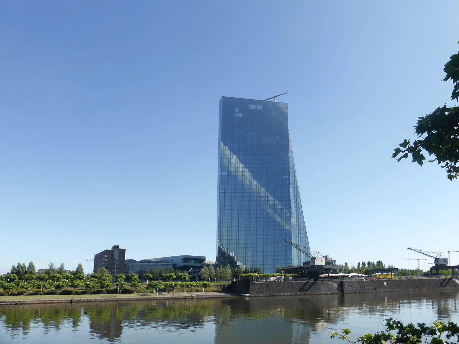 ECB: Gas price surge transmits faster to eurozone inflation, renewables curb power impact