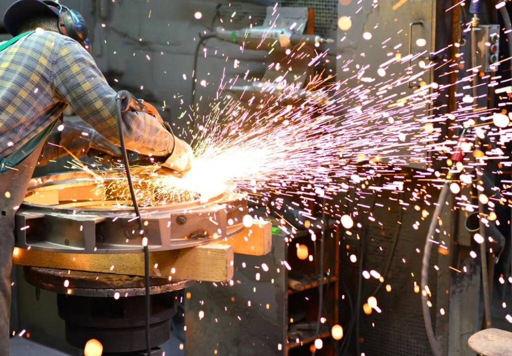 UK manufacturing PMI rises to 52 in September, beating forecasts; composite PMI slips to 51.7