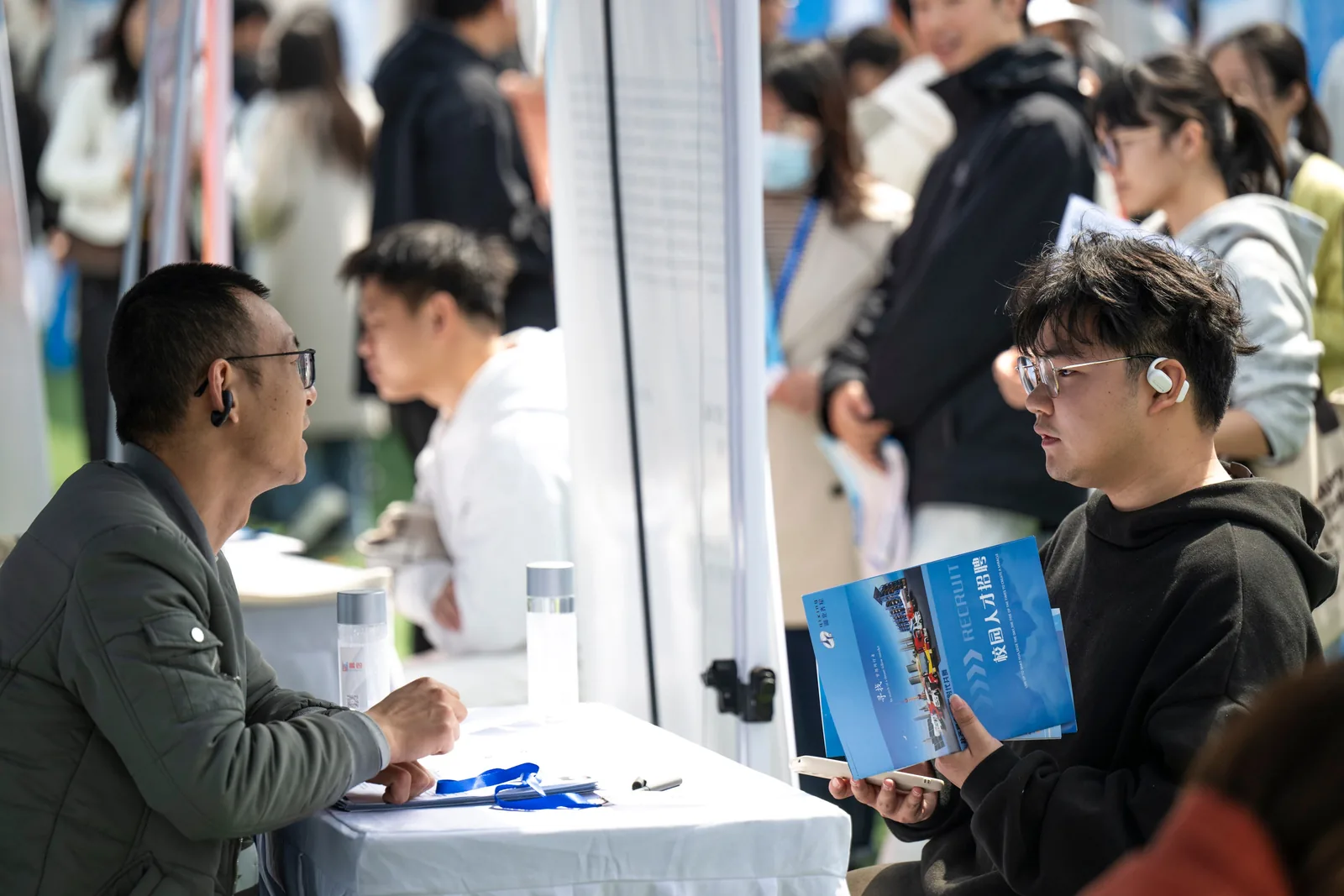 China’s August urban unemployment rate rises seasonally to 5.3% as graduates enter labor market