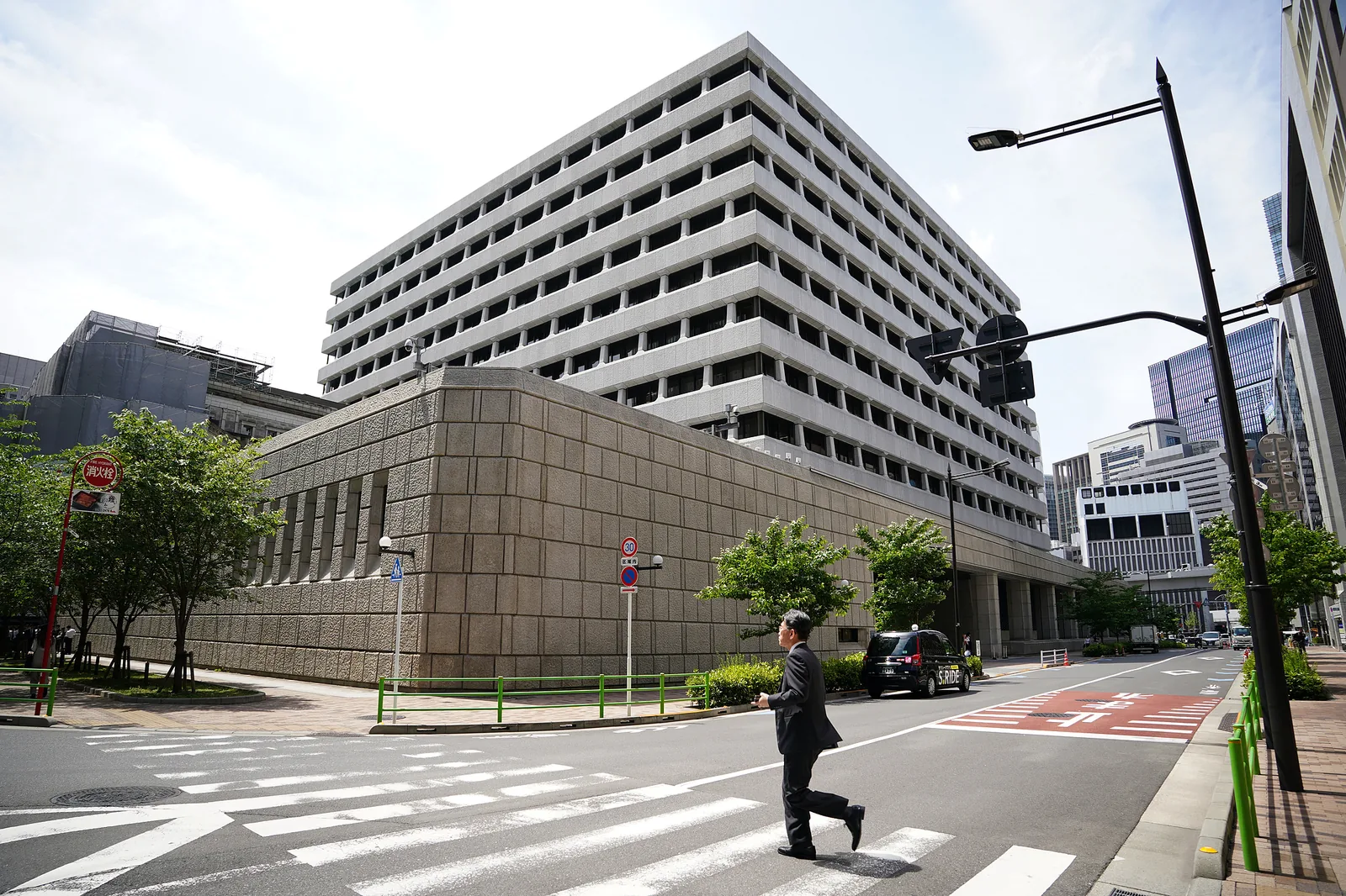Japan 10-Year Bond Yield Hits 1996 High as Global Sell-Off Reaches Tokyo