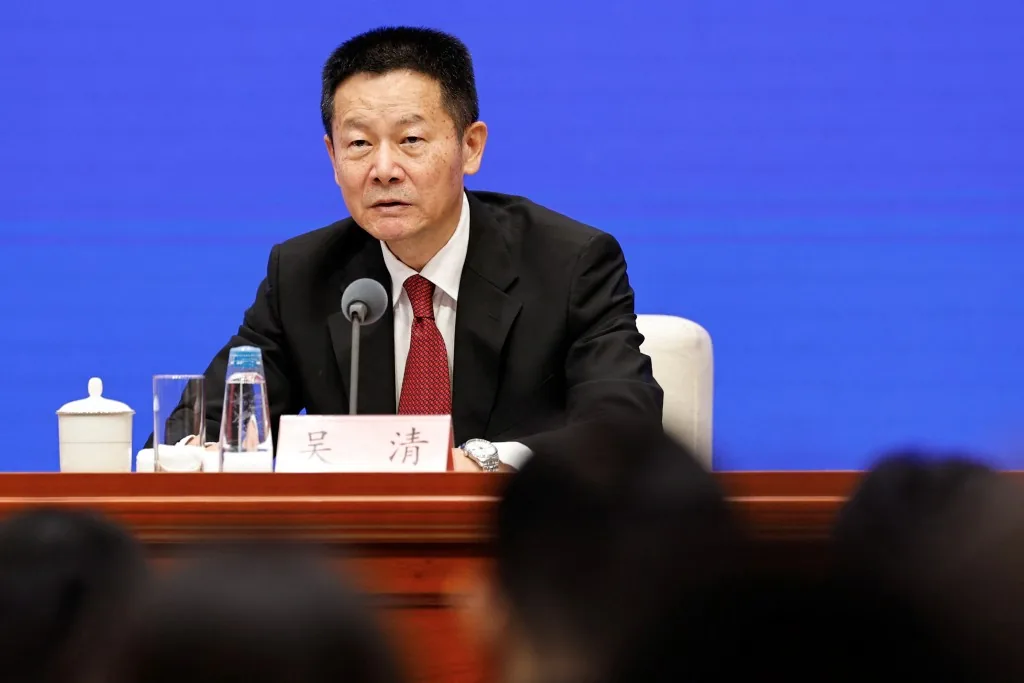 China Fines Guosheng and Xiangcai Securities, Suspends New Accounts for Three Months