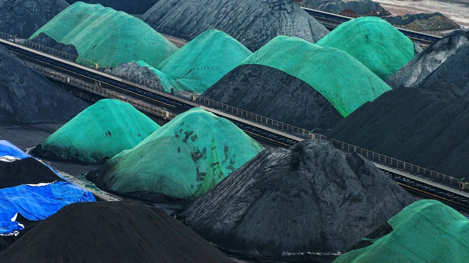 China issues joint policy to stabilize coal supply ahead of winter heating season