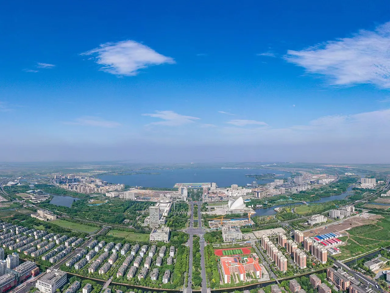 **Lingang New Area Expands Financial Leasing Pilot to 3.0 Phase, Signs 7 Billion Yuan in Projects**