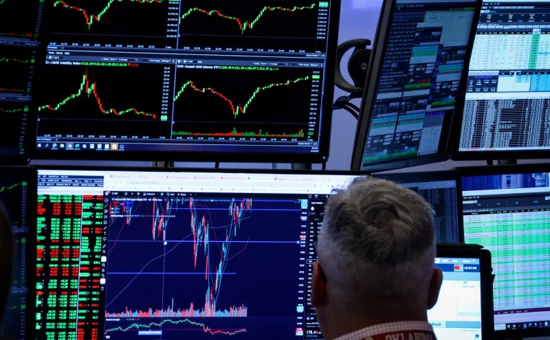 US stocks fall as tech, chip and optical sectors lead broad market decline
