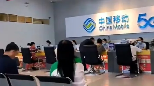 China's three major telecom operators suspend phone financing after consumer complaints