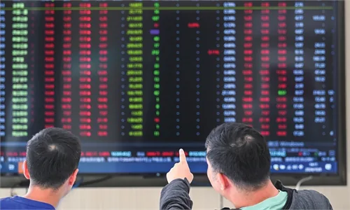 A-Share Market Rebounds Above 3900 Points; Institutions Advise Balanced Q4 Strategy with AI and Defensive Bets