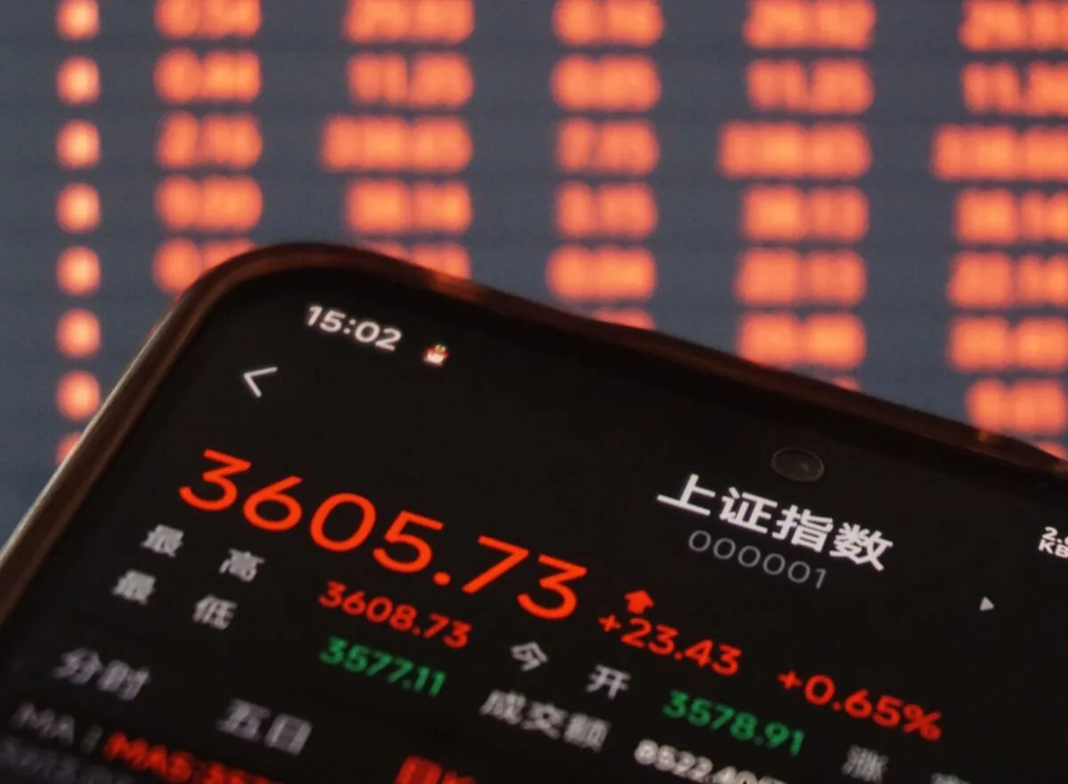 **Zhongsu and Century Digital IPOs Surge Over 680% on Debut, Analysts Warn of Speculative Risks**