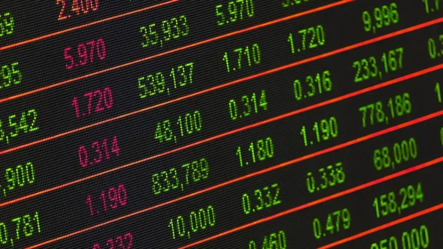Hang Seng Index Futures Trade Mixed Across Sessions, Premiums and Discounts Observed