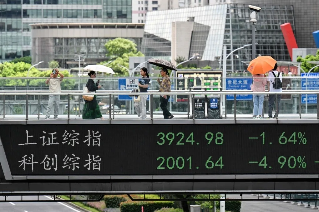Over 4,300 Stocks Fall as Analysts Advise Caution Ahead of China's Mid-Autumn Holiday