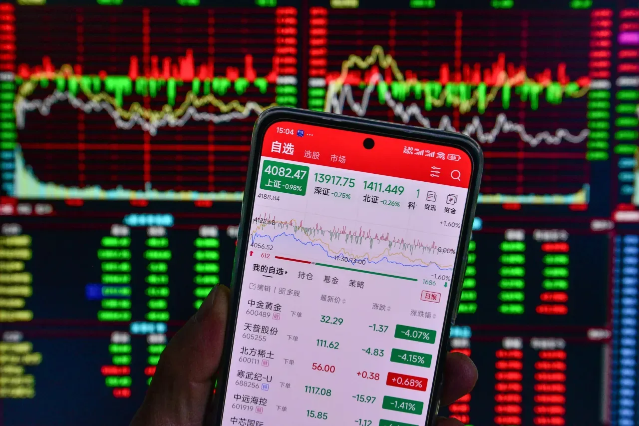 Shanghai-Shenzhen stock turnover exceeds 1.5 trillion yuan, down over 100 billion from prior day