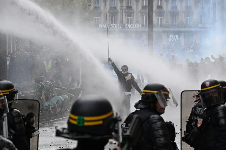 France protests turn violent as 550,000 demonstrate and 1,200 arrested