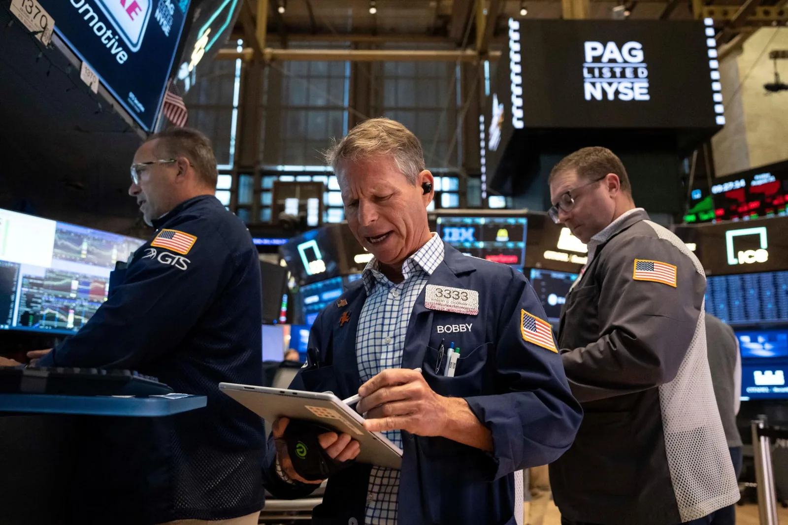 Nasdaq hits record on chip strength; oil falls fifth day, banks drag Dow lower