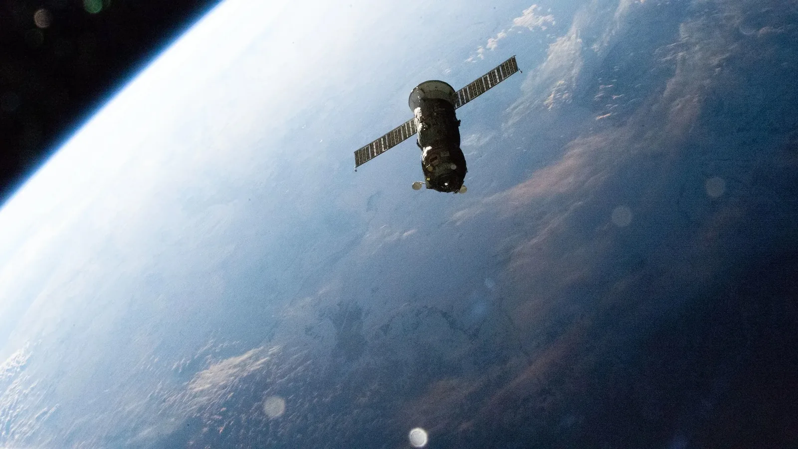 NASA awards SpaceX $946 million for three additional ISS crew missions