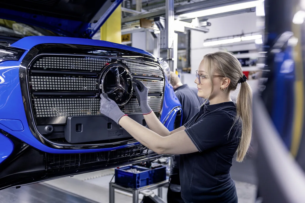 Mercedes-Benz Reportedly Plans to Cut 800 Million Euros in German Labor Costs