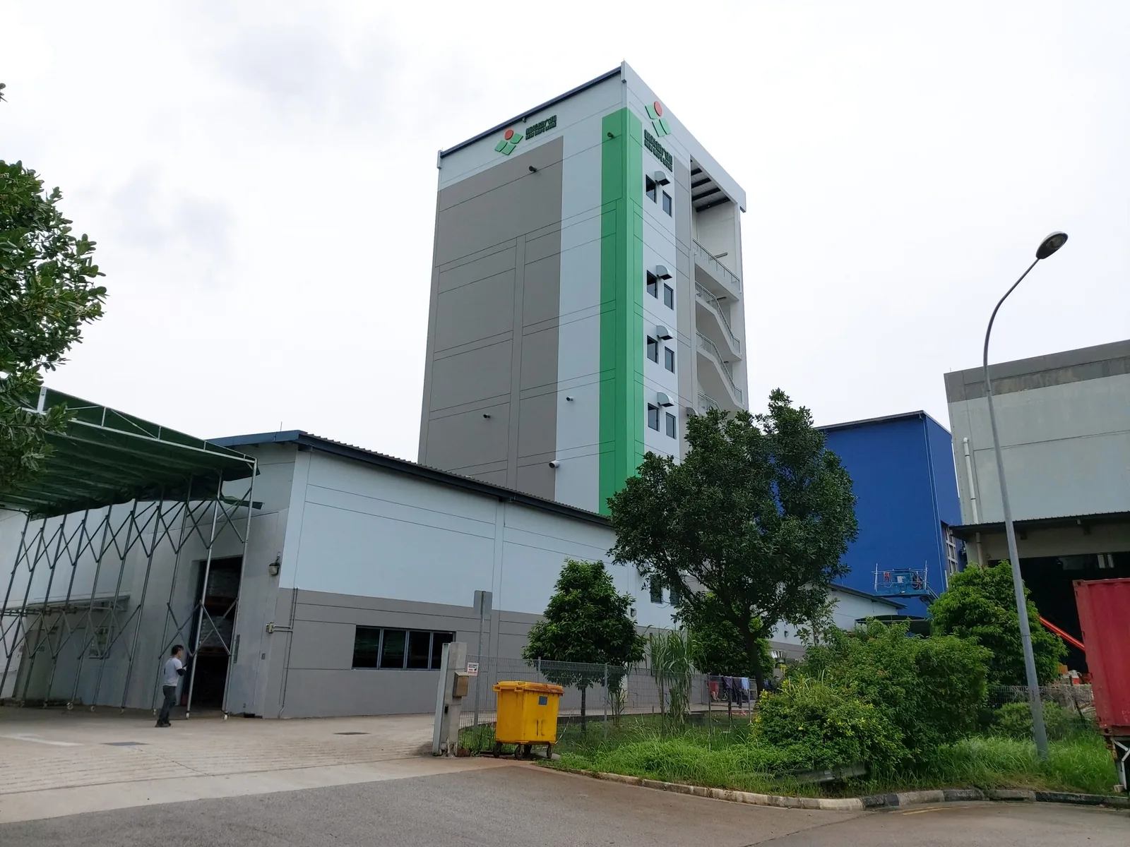 New Hope Group loses over 140 billion yuan in market value after pig farming losses