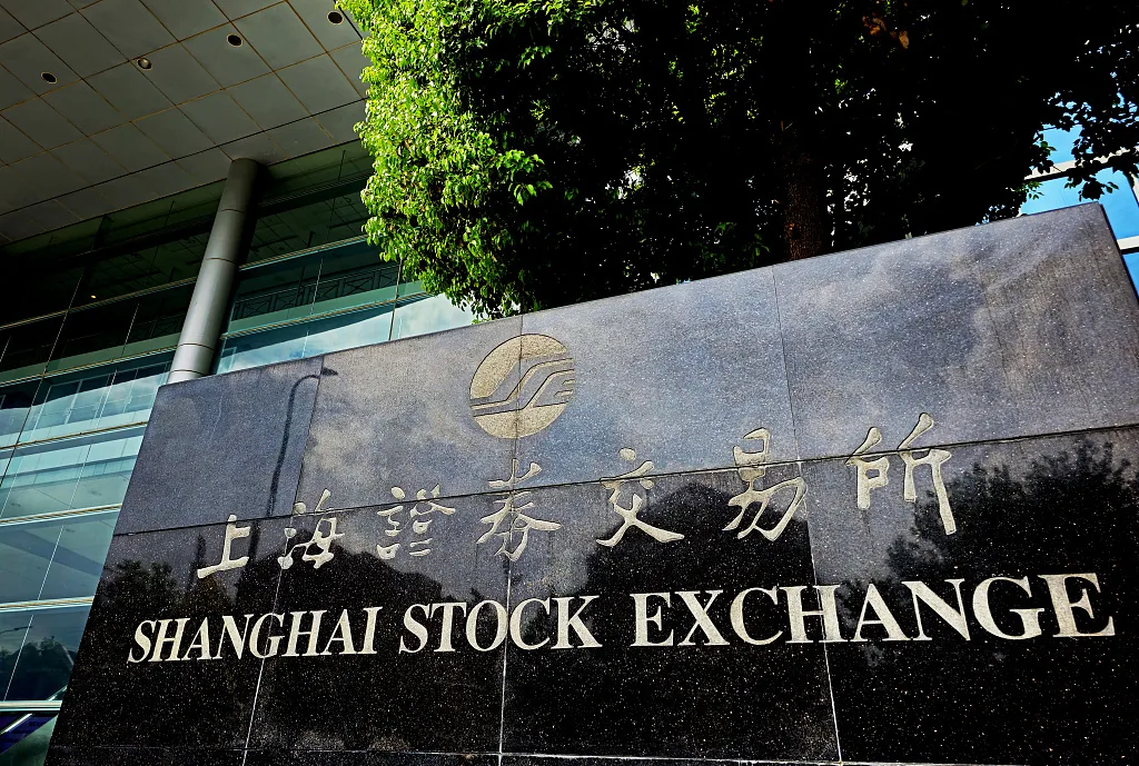 Chinese Analysts Advise Holding Stocks Over National Holiday, Citing 80% Post-Festival Rally Odds