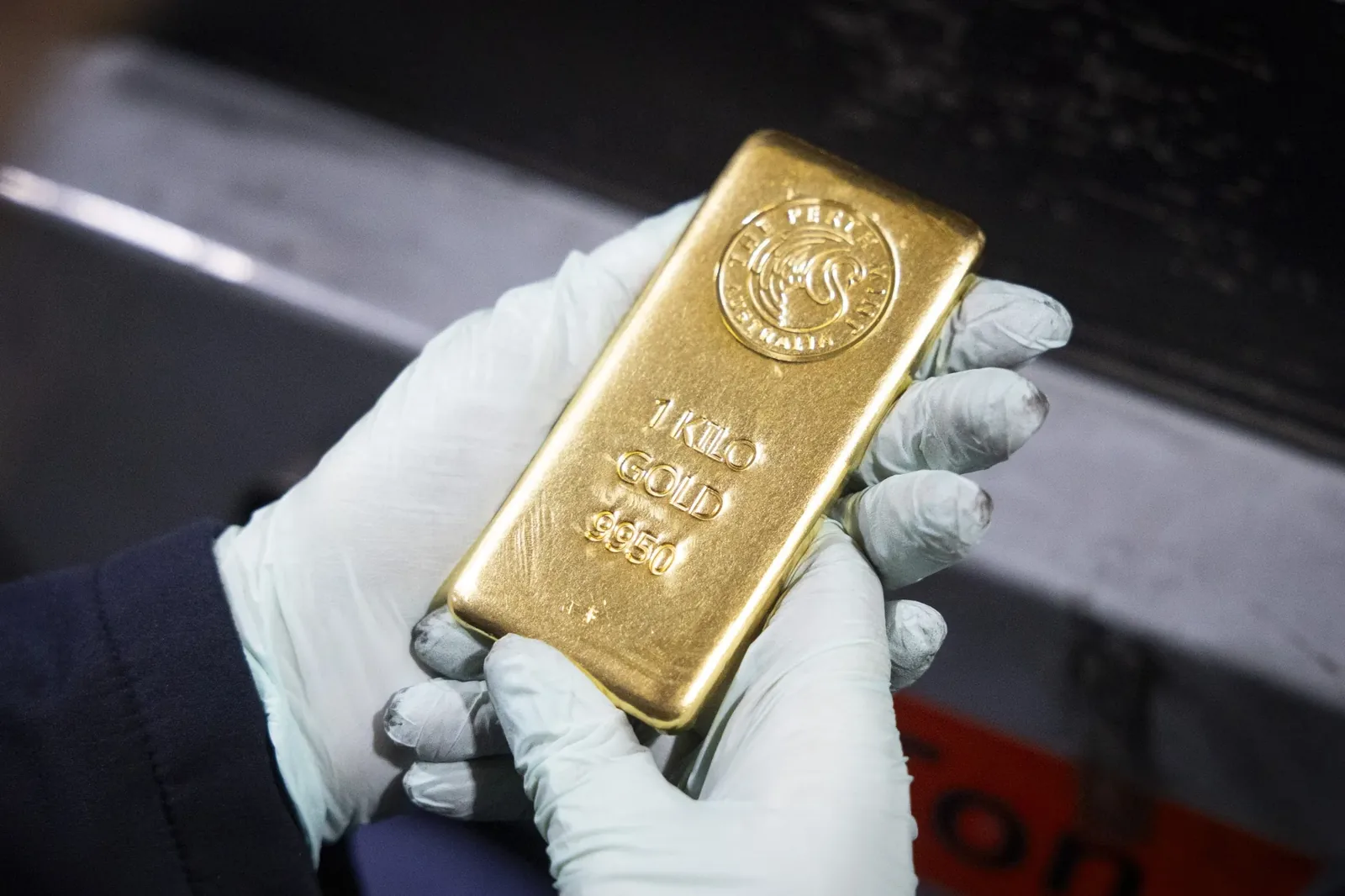 Gold's Fair Value Reaches $5,000 as ETF Holdings Hit Seven-Month High Despite Yields Surge