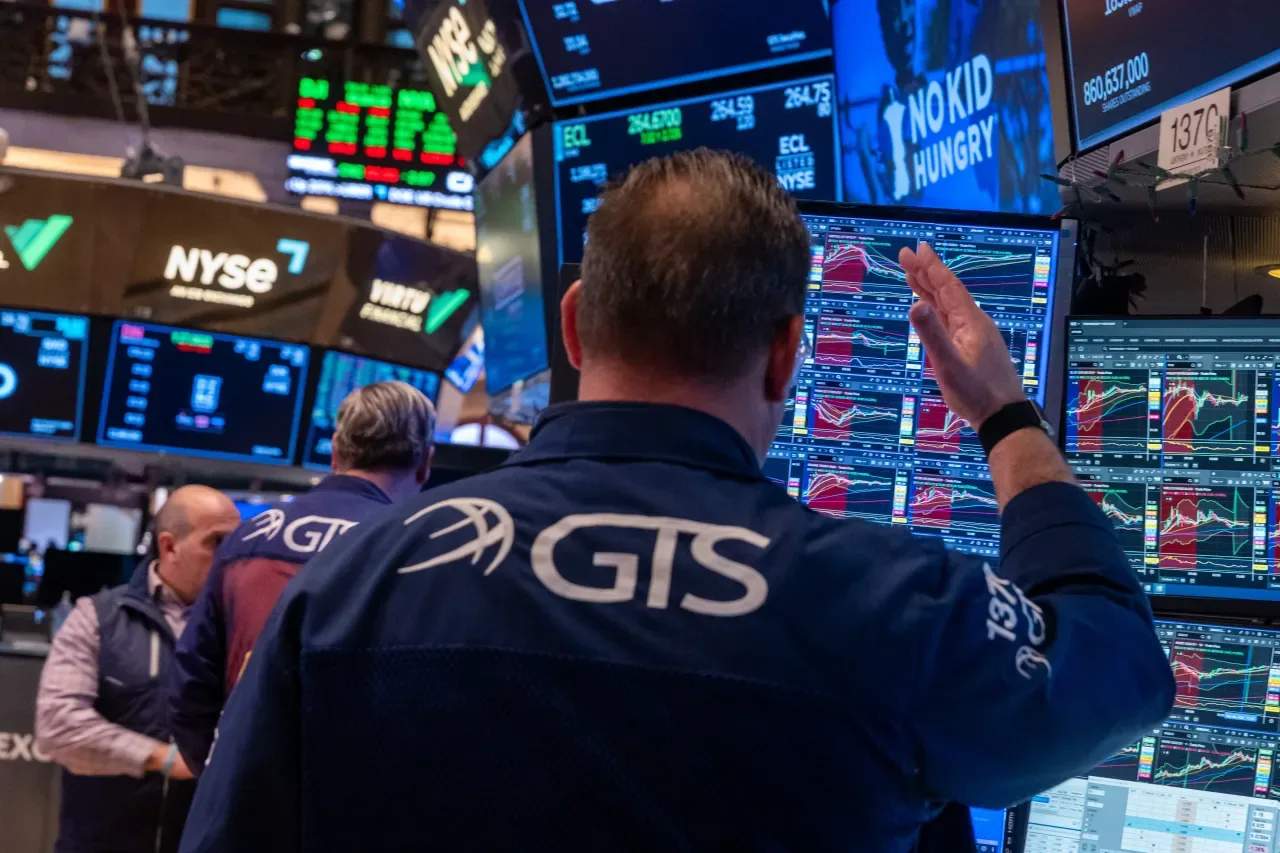 Philadelphia Semiconductor Index Surges 4% as Intel, AMD Lead Broad Rally