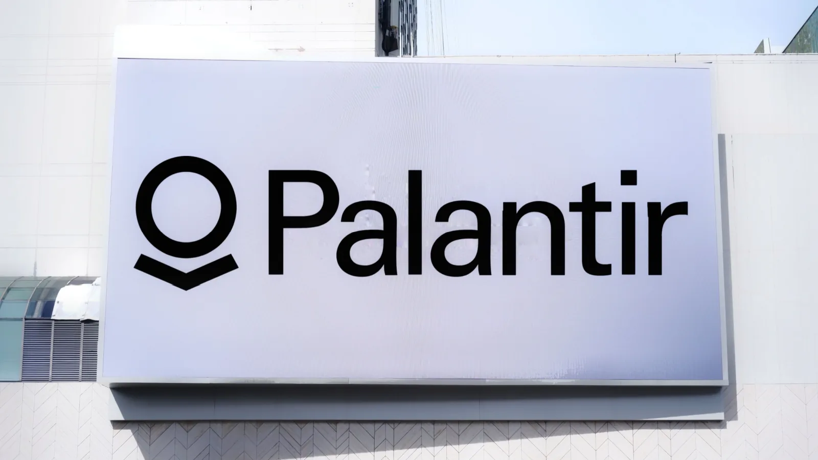 Analysis: No Chinese Firm Fully Replicates Palantir; Ten Companies Mapped Across Four Paths