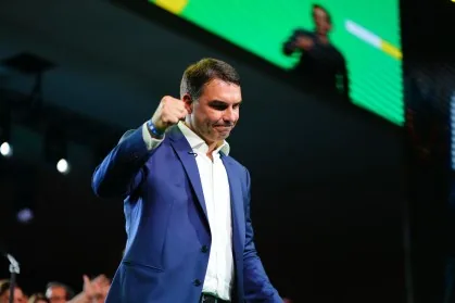 Flávio Bolsonaro Leaves Brazil for U.S. After Election Loss as Passports Are Cancelled