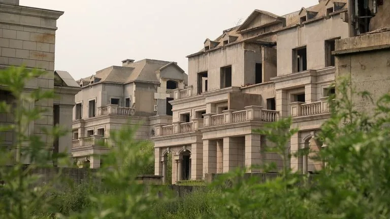 China's Land Use Rights Revenue Falls 27.9% as Fiscal Growth Slows to 5.1%