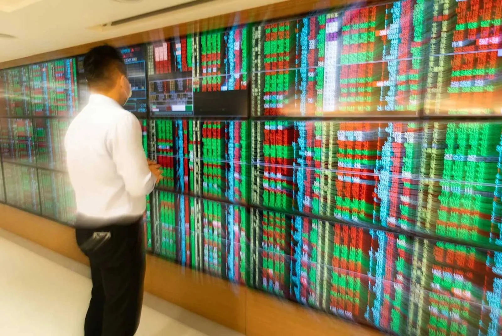 Taiwan Weighted Index Opens Down 17.46 Points at 45,845.06 on Tuesday
