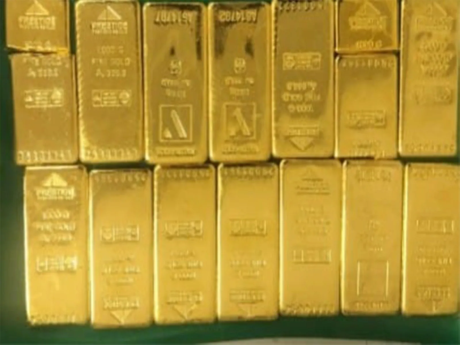 Wall Street Banks Maintain Bullish Gold Forecasts Despite Fed Rate Hike, Targeting $5,000-$5,400 by 2027