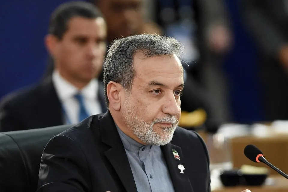 Iran offers to reopen Strait of Hormuz within 7 days if US lifts naval blockade